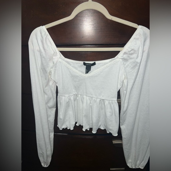 Forever21 blouse! In white 🤍 - Picture 1 of 3